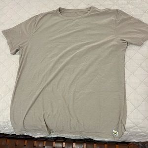 Vuori Men’s strato tech tee - L